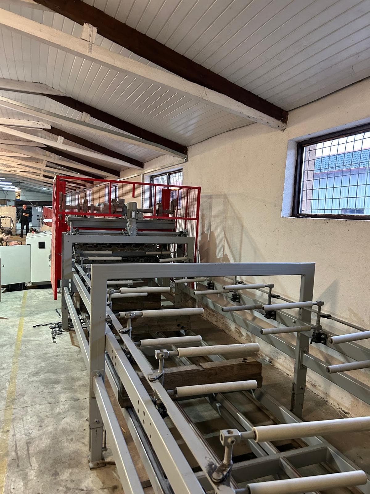 Automated conveyor output system where vision systems inspect production quality in real-time